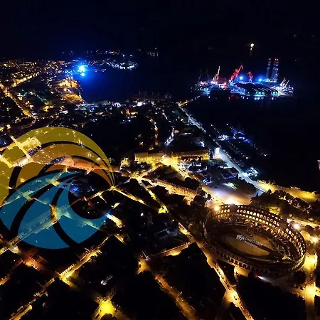 Pool 624 Апартаменти Пула