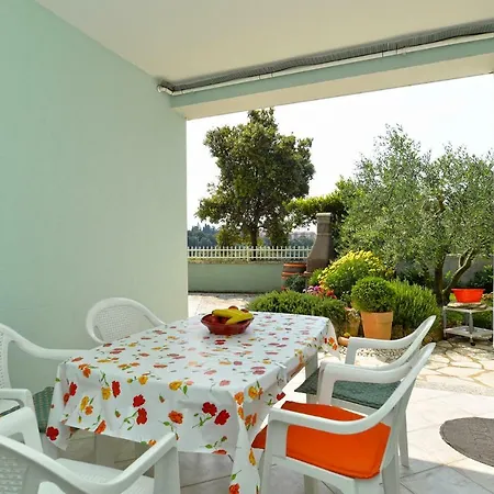 Apartment Pool Apartments 624 *