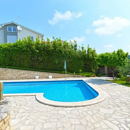 Pool Apartments 624