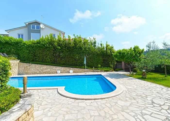 Pool Apartments 624