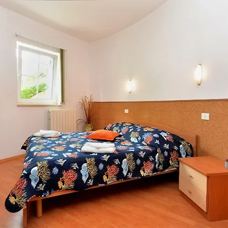 Pool 624 * プーラ